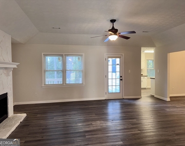 1052 Terance Avenue - Photo Thumbnail 3