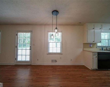 2168 Cannon Hill Road Sw - Photo Thumbnail 8