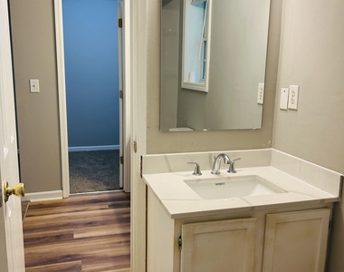 207 Hillcrest Drive - Photo Thumbnail 13