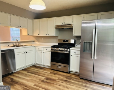 207 Hillcrest Drive - Photo Thumbnail 7