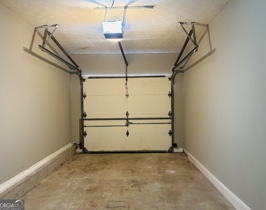 207 Hillcrest Drive - Photo Thumbnail 18