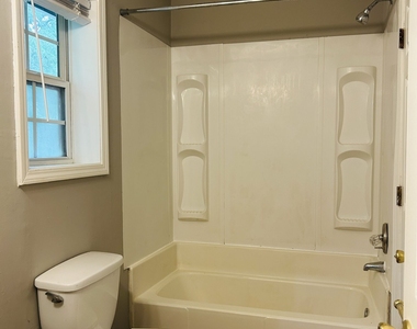 207 Hillcrest Drive - Photo Thumbnail 12