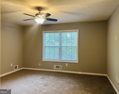 207 Hillcrest Drive - Photo Thumbnail 14