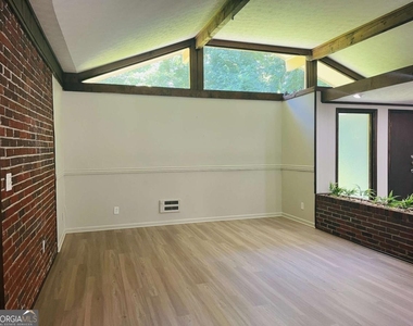 163 Old Norton Road - Photo Thumbnail 8