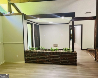 163 Old Norton Road - Photo Thumbnail 9