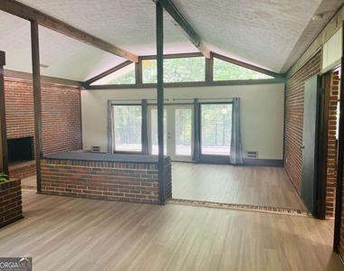 163 Old Norton Road - Photo Thumbnail 10