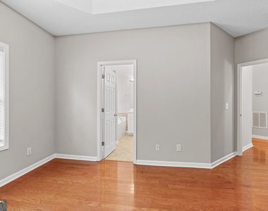 35 Bedford Park Drive - Photo Thumbnail 30