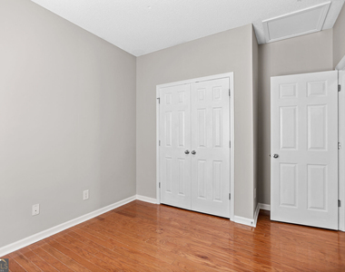 35 Bedford Park Drive - Photo Thumbnail 27