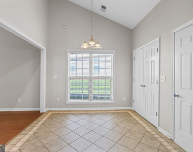 35 Bedford Park Drive - Photo Thumbnail 22