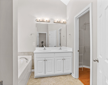 35 Bedford Park Drive - Photo Thumbnail 31