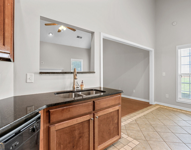 35 Bedford Park Drive - Photo Thumbnail 21