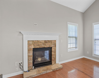 35 Bedford Park Drive - Photo Thumbnail 16