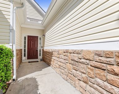 35 Bedford Park Drive - Photo Thumbnail 4