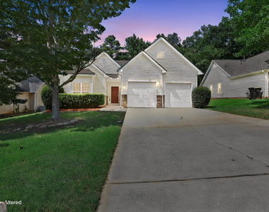 35 Bedford Park Drive - Photo Thumbnail 2