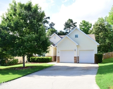 35 Bedford Park Drive - Photo Thumbnail 6