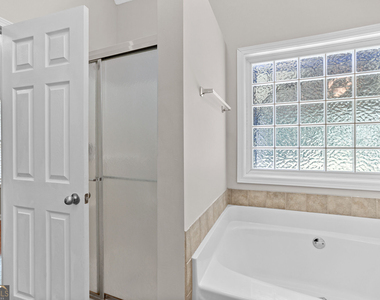 35 Bedford Park Drive - Photo Thumbnail 33