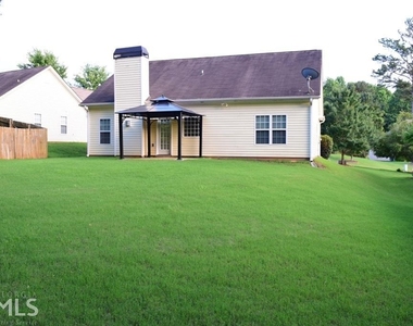 35 Bedford Park Drive - Photo Thumbnail 8