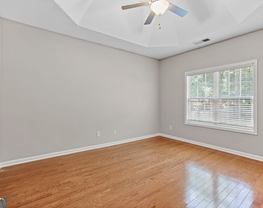 35 Bedford Park Drive - Photo Thumbnail 29