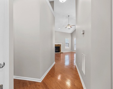 35 Bedford Park Drive - Photo Thumbnail 28