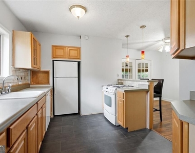 1951 Dresden Drive Ne - Photo Thumbnail 5