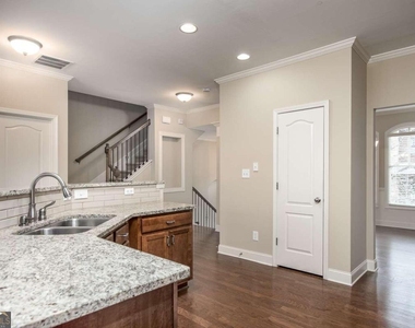 528 Twinrose Way - Photo Thumbnail 9