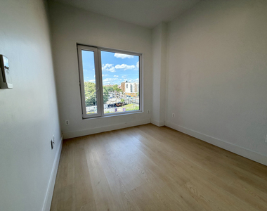 833 Maple Street - Photo Thumbnail 6
