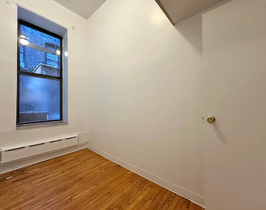 1372 York Avenue - Photo Thumbnail 4