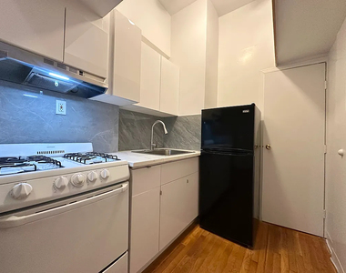 1372 York Avenue - Photo Thumbnail 1