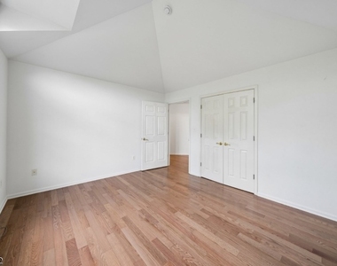 611 Binghampton Ln - Photo Thumbnail 23