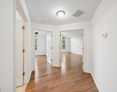 611 Binghampton Ln - Photo Thumbnail 20