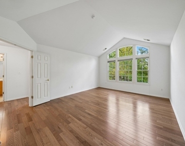 611 Binghampton Ln - Photo Thumbnail 29