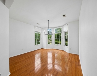 611 Binghampton Ln - Photo Thumbnail 10