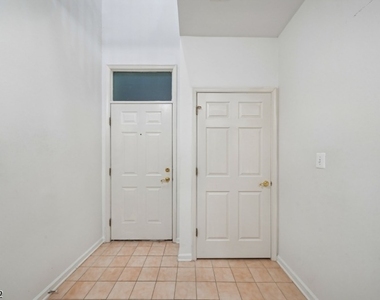 611 Binghampton Ln - Photo Thumbnail 3