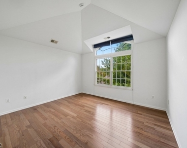 611 Binghampton Ln - Photo Thumbnail 22