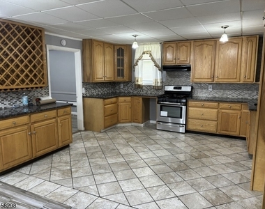 172 Burkley Pl - Photo Thumbnail 2