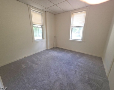 817 Ringwood Ave - Photo Thumbnail 7