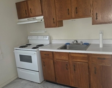 817 Ringwood Ave - Photo Thumbnail 3