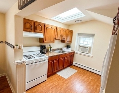 541 Downer St - Photo Thumbnail 3