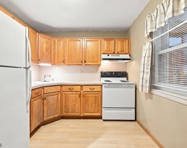 199 N Beverwyck Rd - Photo Thumbnail 4