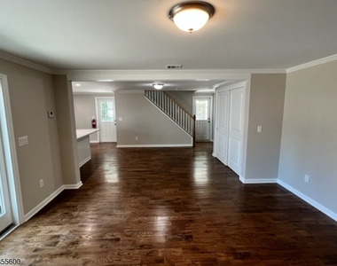 30 Gregory Ave - Photo Thumbnail 5