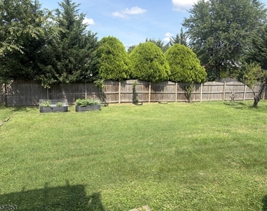 116 Lafayette Pl - Photo Thumbnail 12
