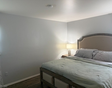116 Lafayette Pl - Photo Thumbnail 4