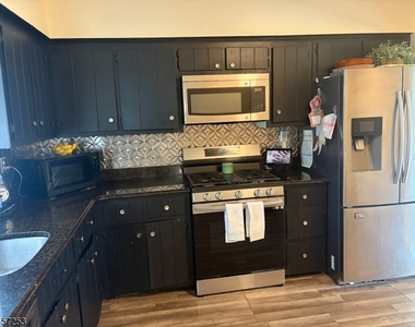 116 Lafayette Pl - Photo Thumbnail 3