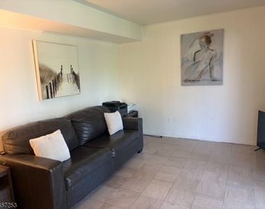 116 Lafayette Pl - Photo Thumbnail 8