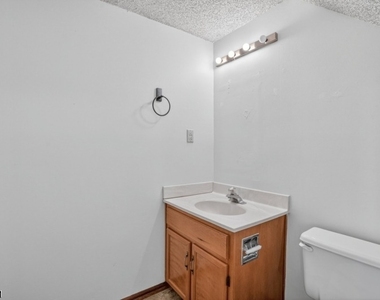 56 Portsmouth Ct - Photo Thumbnail 8