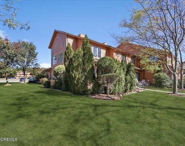 140 Northrup Drive - Photo Thumbnail 2