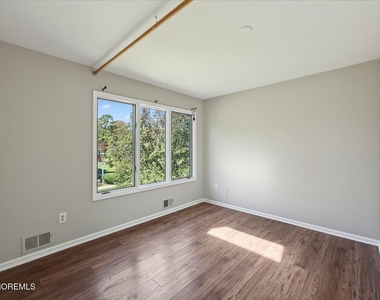 140 Northrup Drive - Photo Thumbnail 16