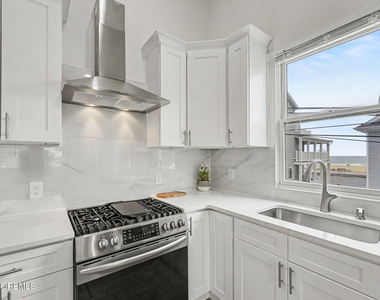 100 10th Avenue - Photo Thumbnail 11