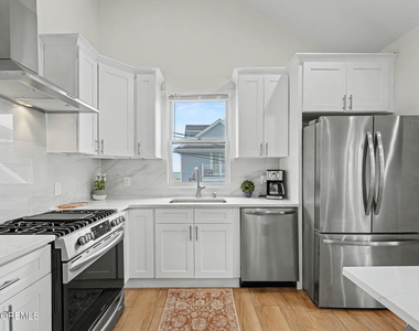 100 10th Avenue - Photo Thumbnail 10