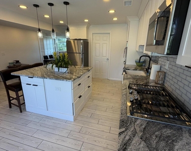 406 S Lake Drive - Photo Thumbnail 3